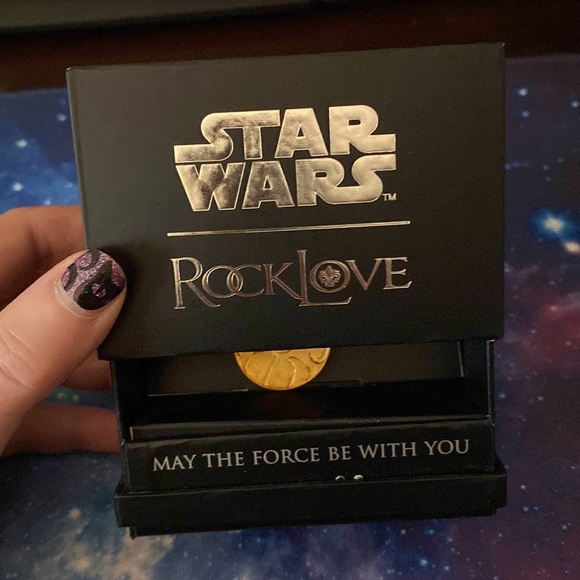 Rocklove + Star Wars Princess Leia Medal of Yavin necklace - Picture 4 of 4